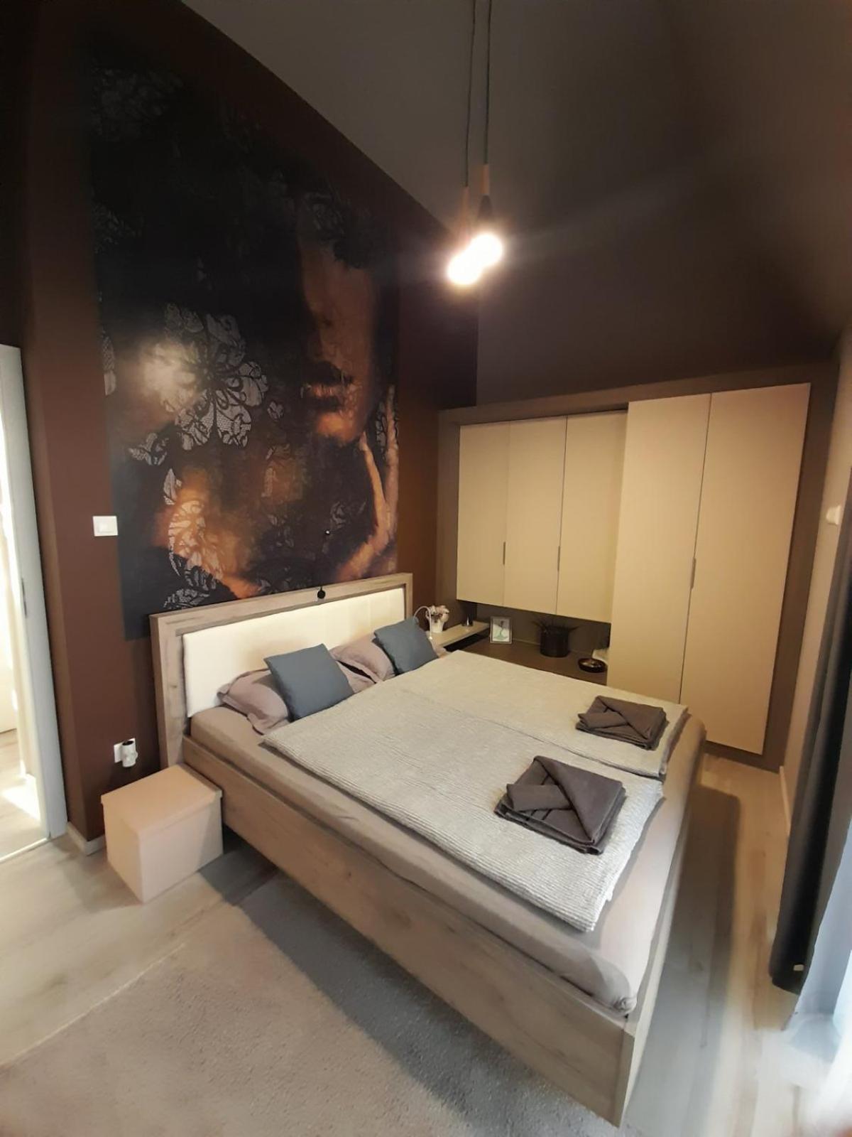 Apartment Noir Gold Penthause - *